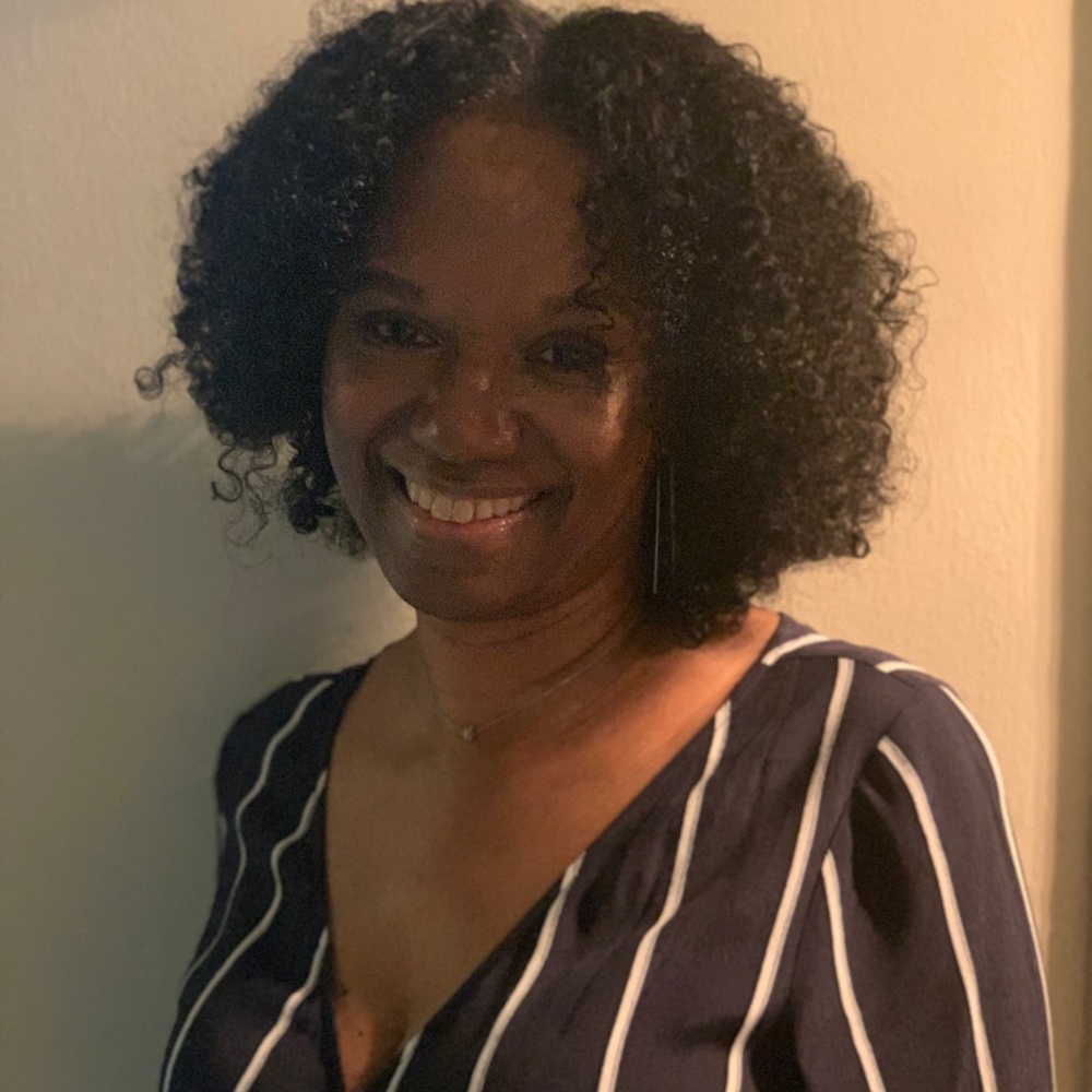 Meet your Posher, Nia